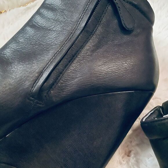 ♥️ THE SAW SOLE WEDGE ANKLE BOOTIE
CUTTING EDGE SHARPEST STYLE CAMILLA SKOVGAARD - Picture 15 of 17